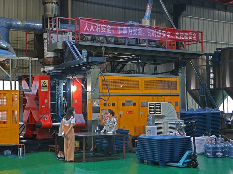 吹塑托盤二車間.jpg